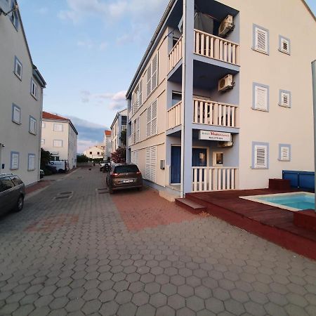 Aparthotel Marina Gromela Mirce Exteriör bild