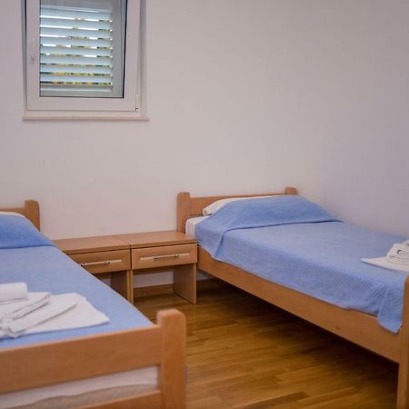 Aparthotel Marina Gromela Mirce Exteriör bild