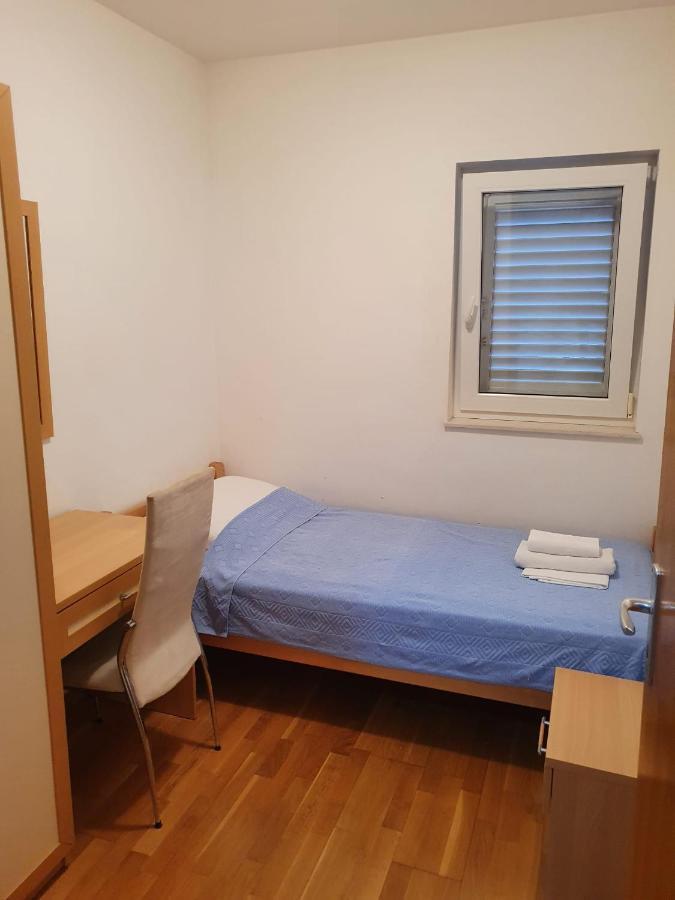 Aparthotel Marina Gromela Mirce Exteriör bild