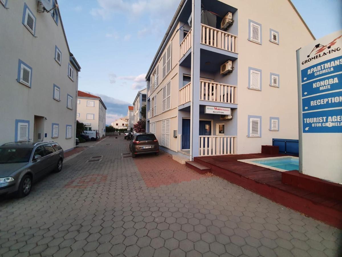 Aparthotel Marina Gromela Mirce Exteriör bild
