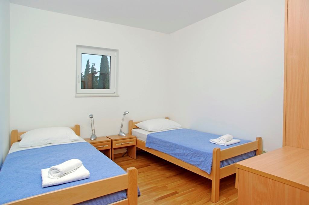 Aparthotel Marina Gromela Mirce Rum bild