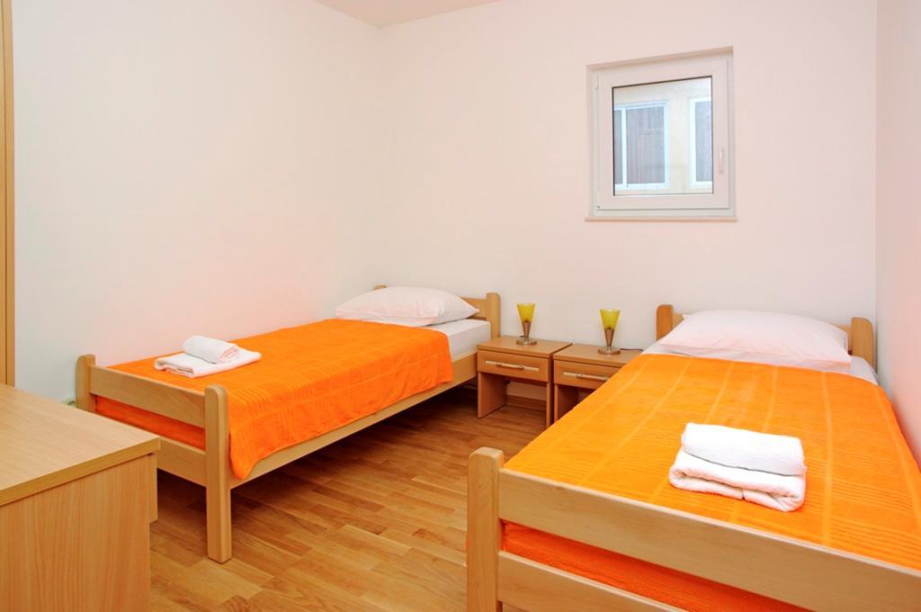 Aparthotel Marina Gromela Mirce Rum bild