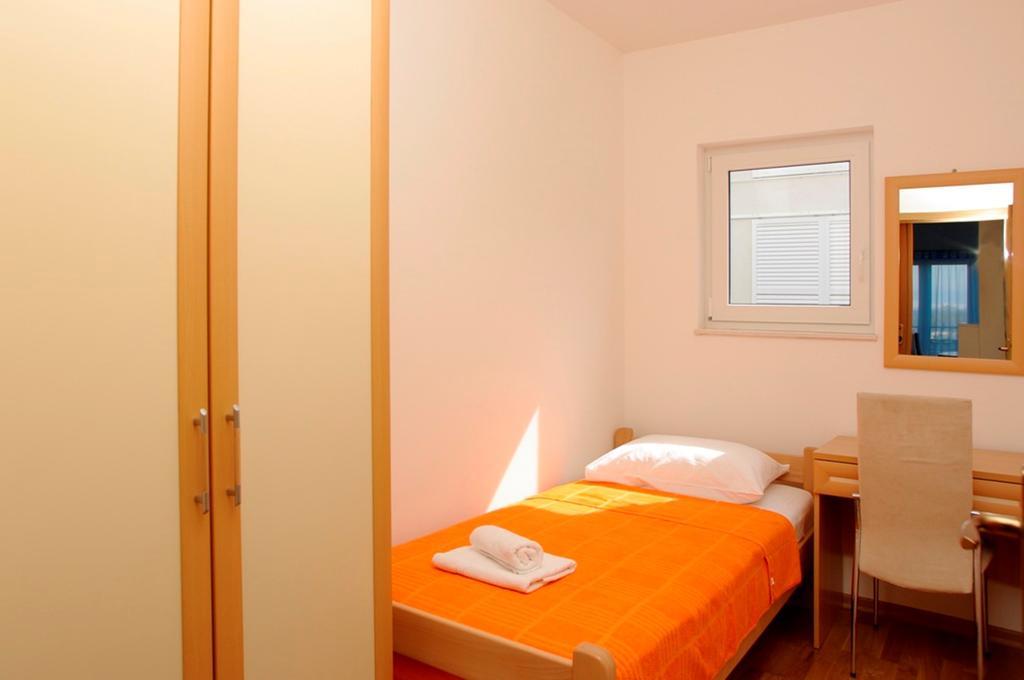 Aparthotel Marina Gromela Mirce Rum bild