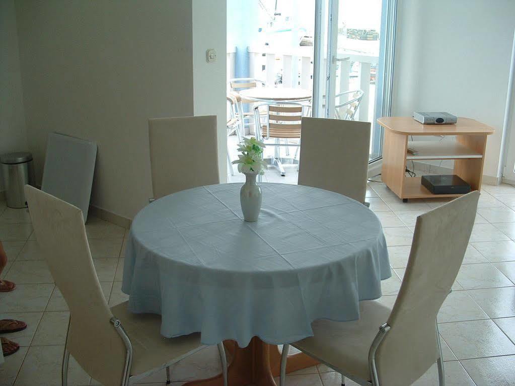 Aparthotel Marina Gromela Mirce Exteriör bild