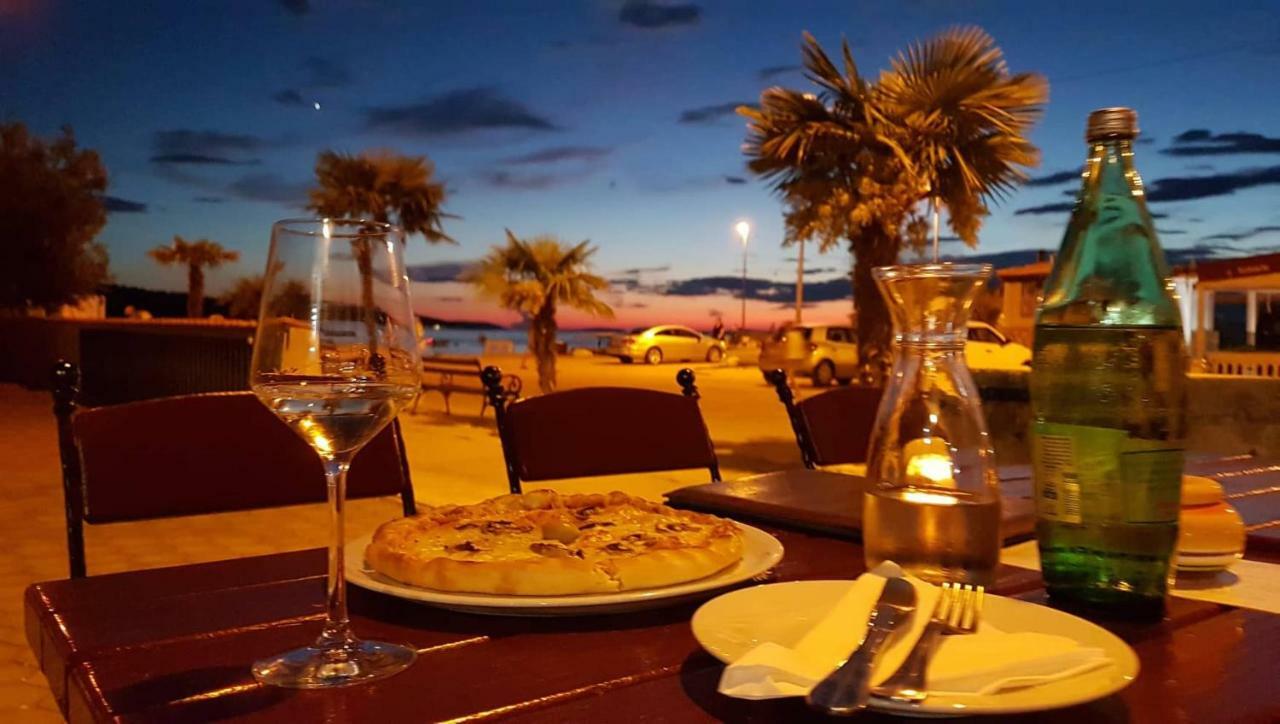 Aparthotel Marina Gromela Mirce Exteriör bild