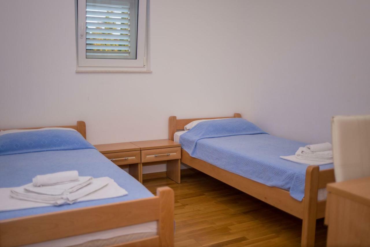Aparthotel Marina Gromela Mirce Exteriör bild